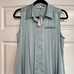 Mystree Women's Sleeveless Pleated Hi-Lo Collared Blouse Size Small NWT